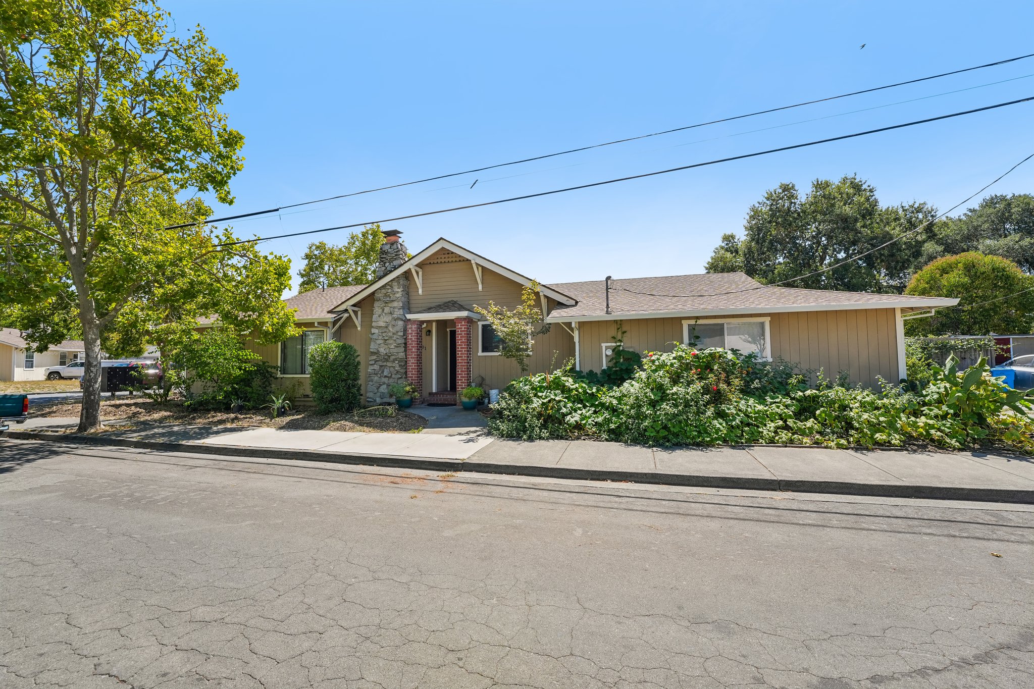 1001 Temple Ave-S2808-004.jpg