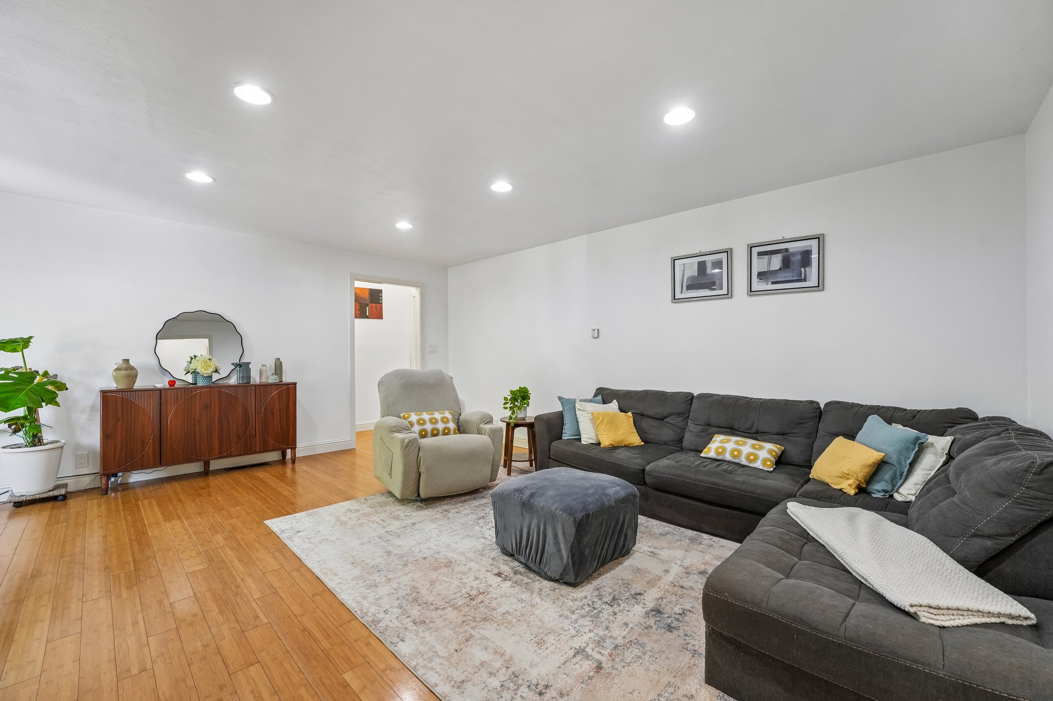 1001 Temple Ave-S2808-011.jpg