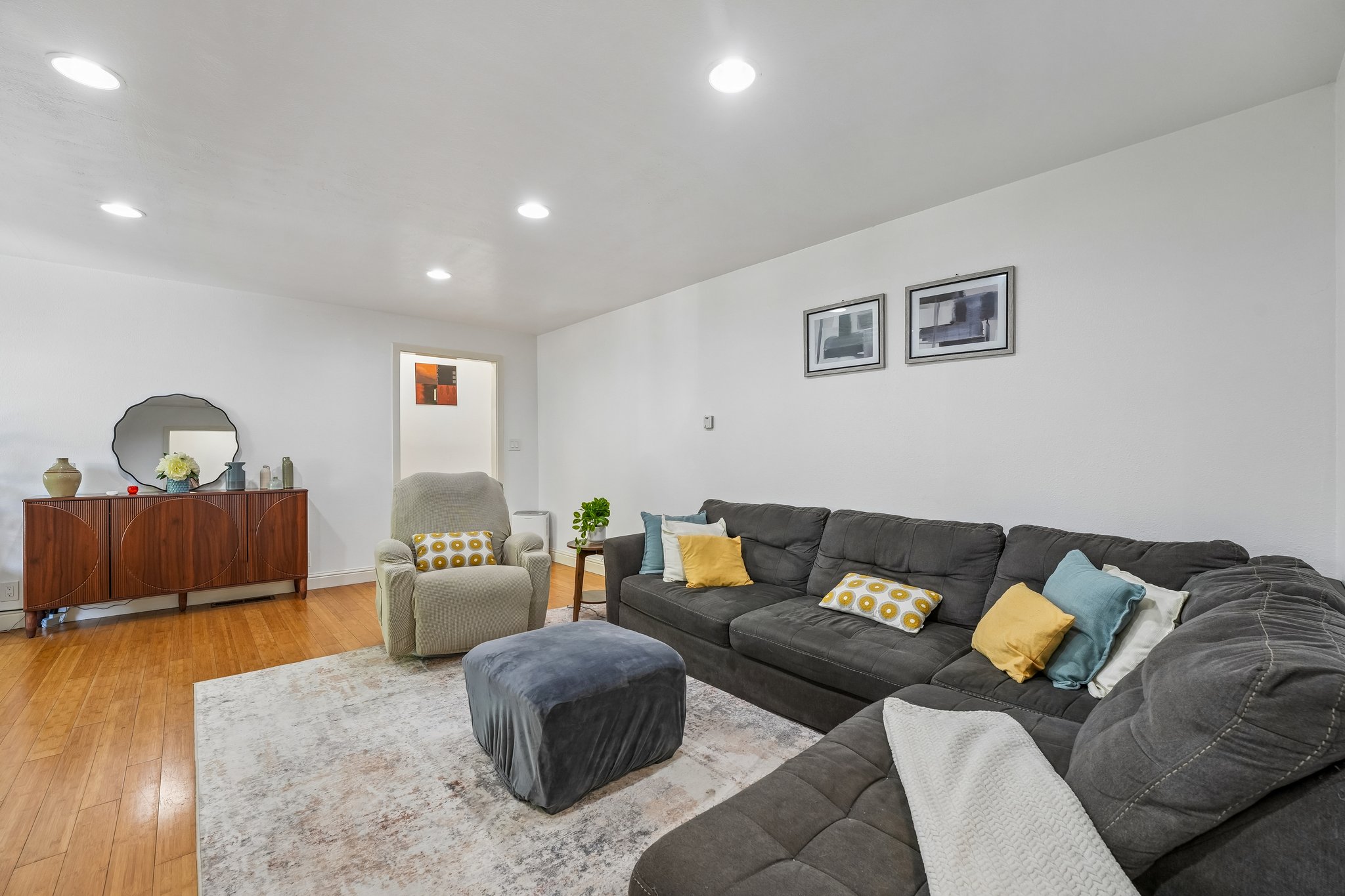 1001 Temple Ave-S2808-013.jpg