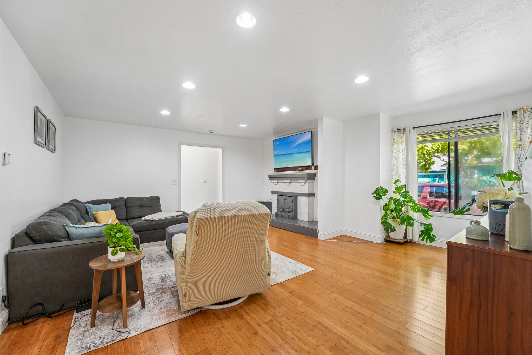 1001 Temple Ave-S2808-015.jpg