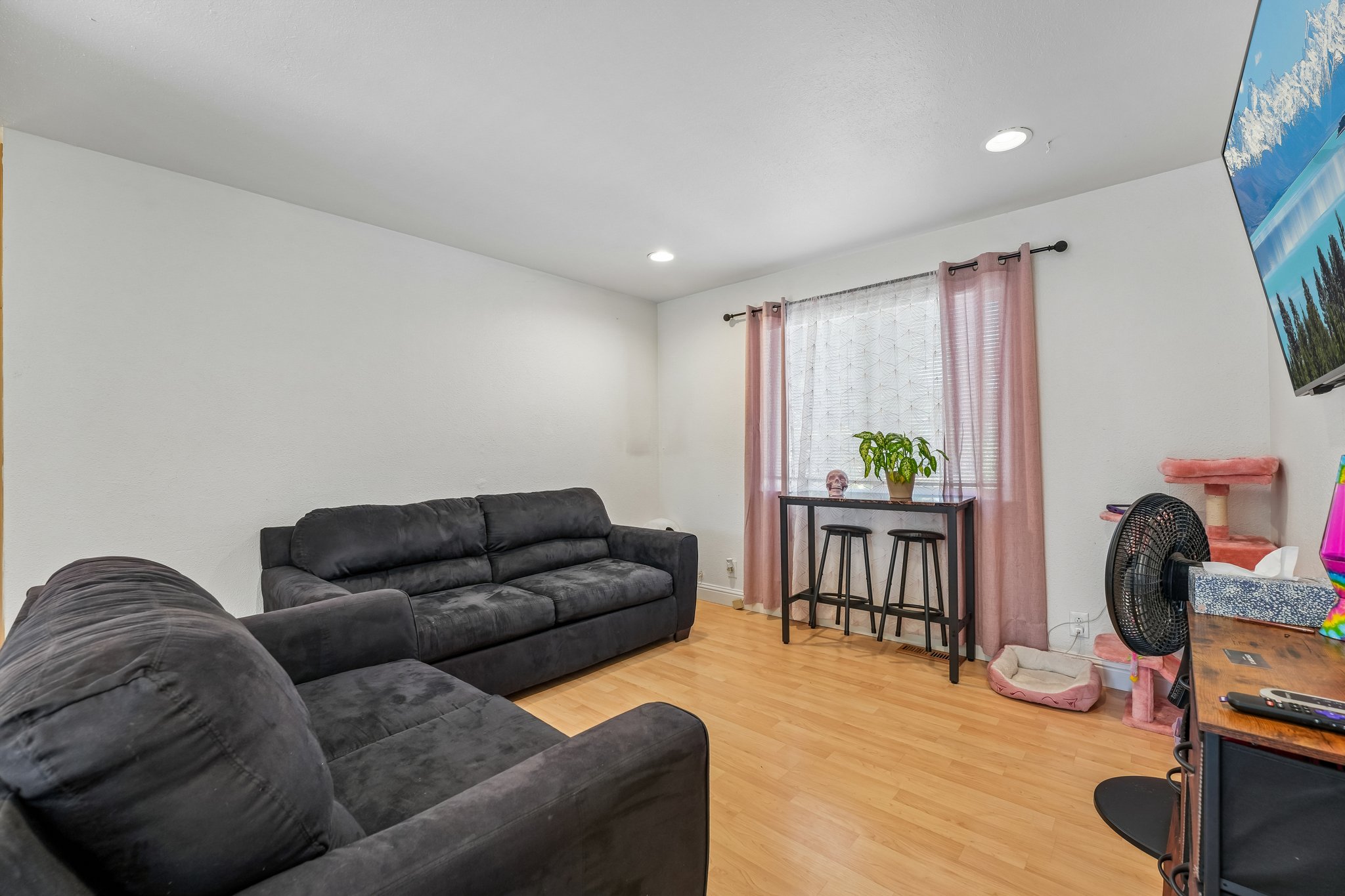 1001 Temple Ave-S2808-020.jpg