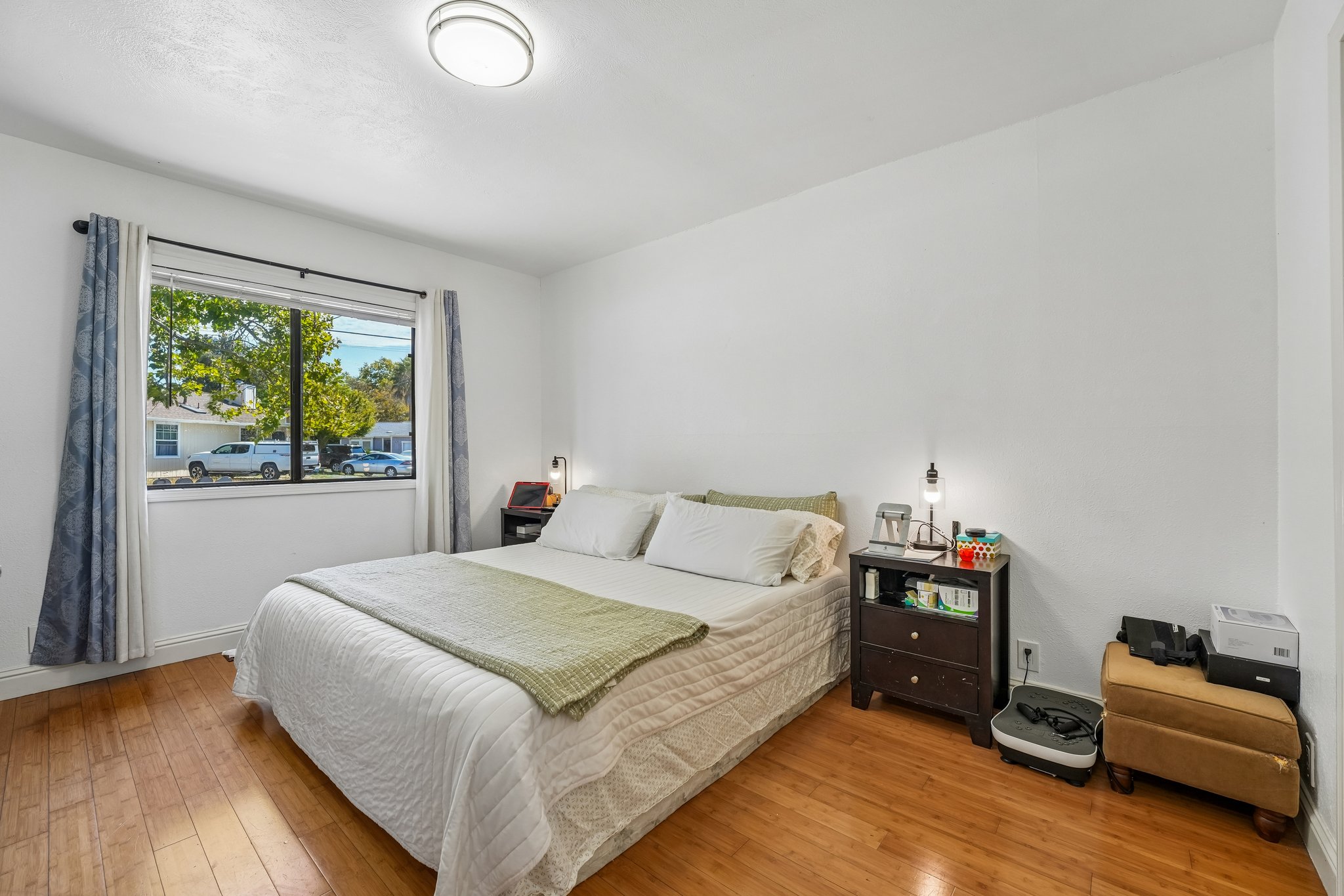 1001 Temple Ave-S2808-048.jpg