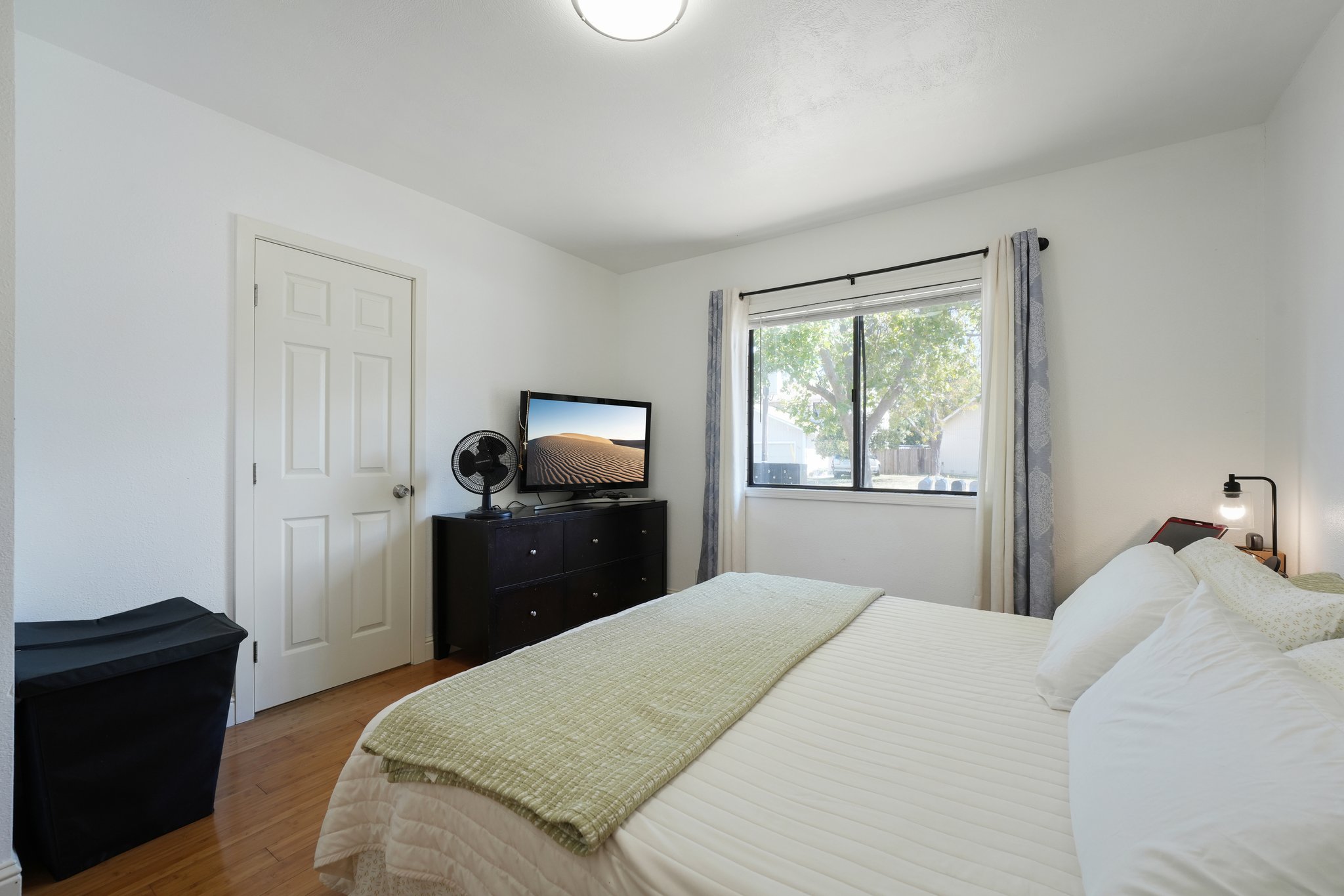 1001 Temple Ave-S2808-050.jpg