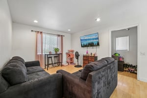 1001 Temple Ave-S2808-021.jpg