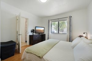 1001 Temple Ave-S2808-049.jpg