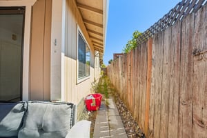1001 Temple Ave-S2808-067.jpg