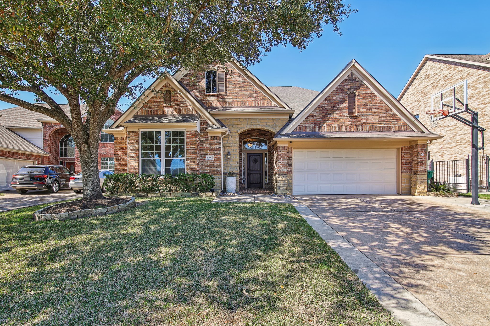 Lakeside Gables Dr-002.jpg
