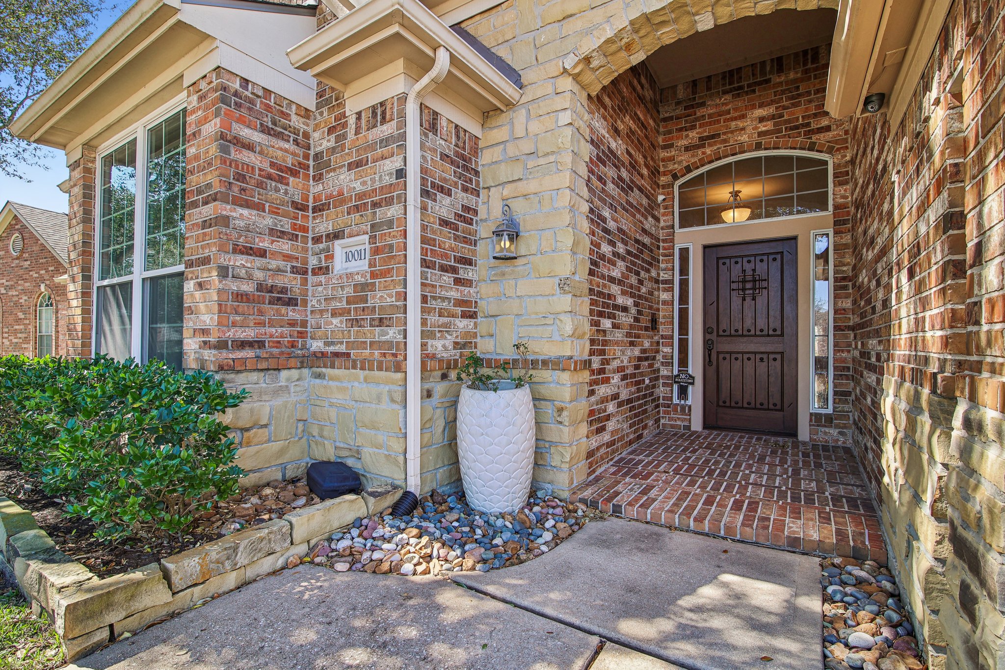 Lakeside Gables Dr-004.jpg