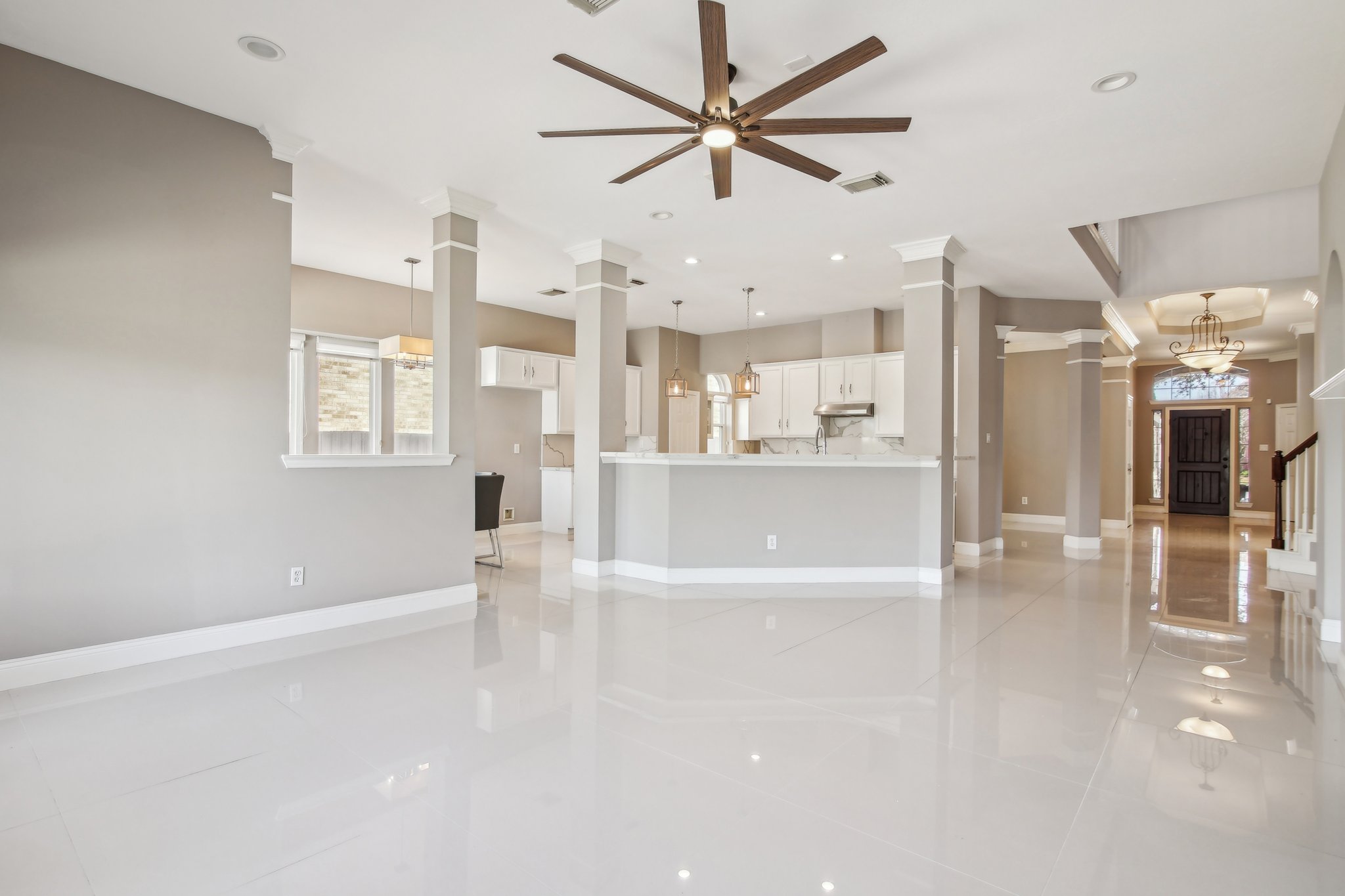 Lakeside Gables Dr-008.jpg