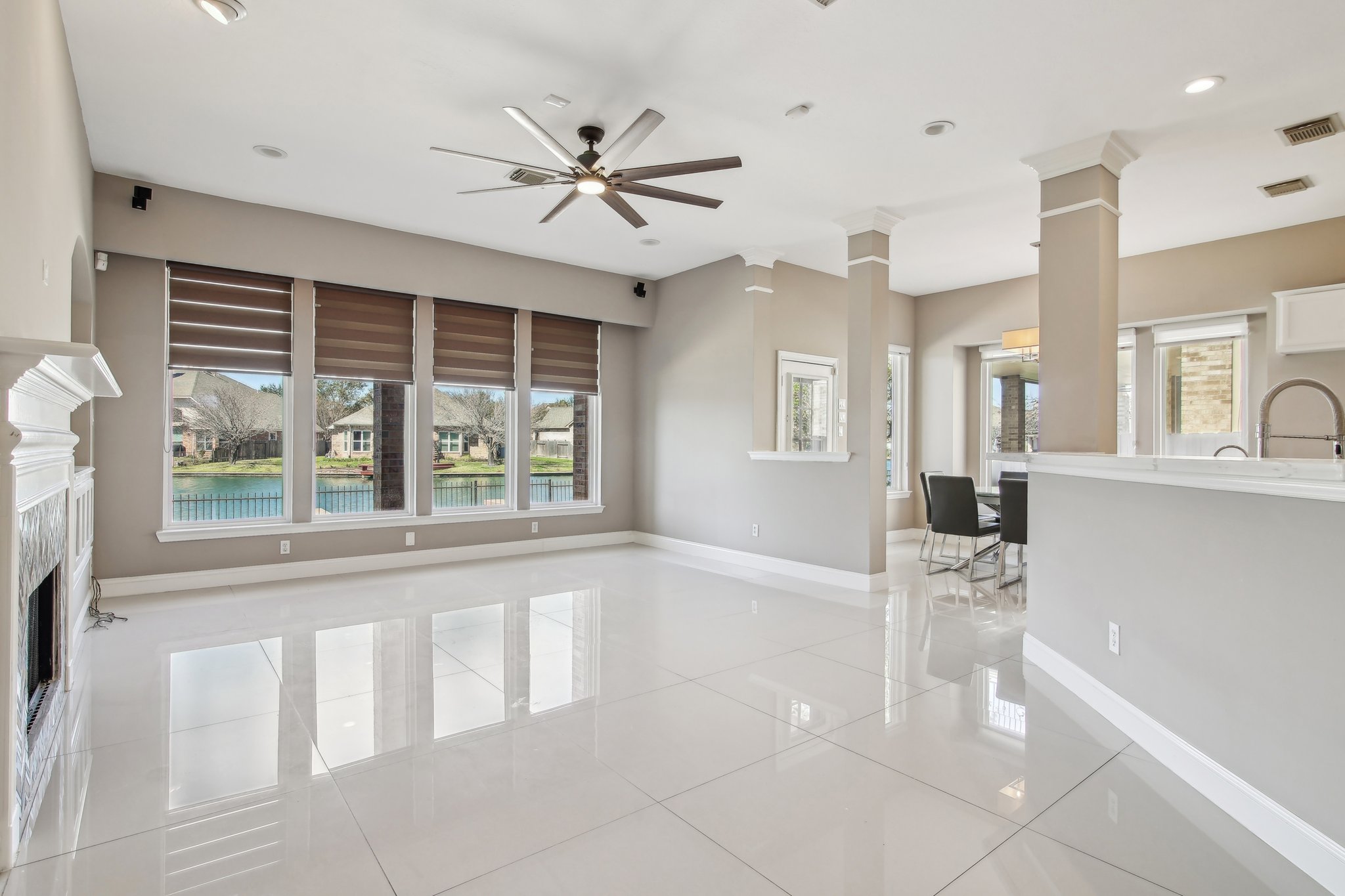 Lakeside Gables Dr-010.jpg