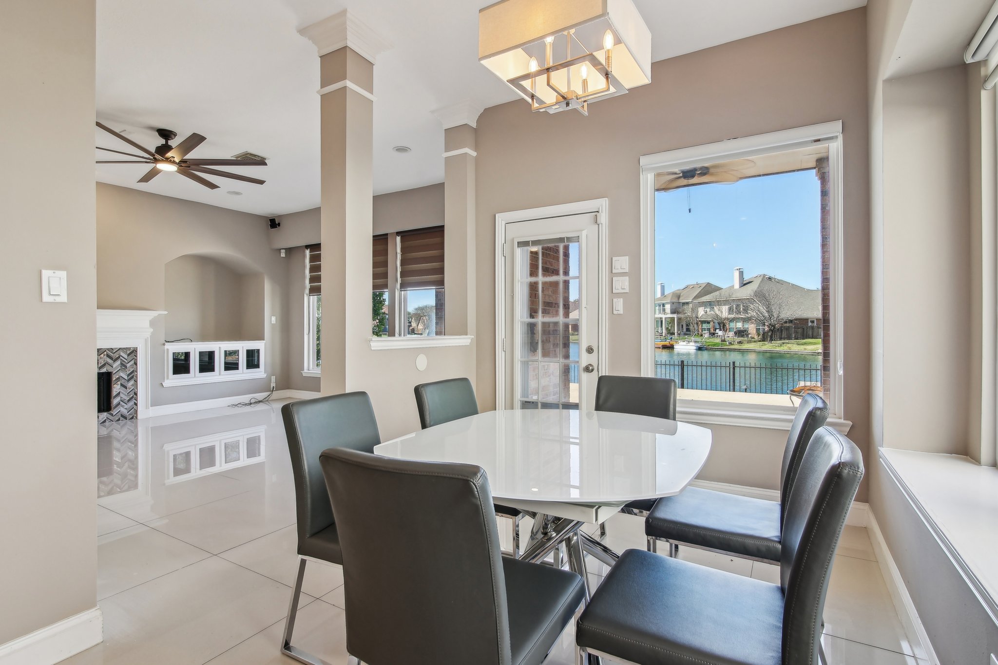 Lakeside Gables Dr-013.jpg