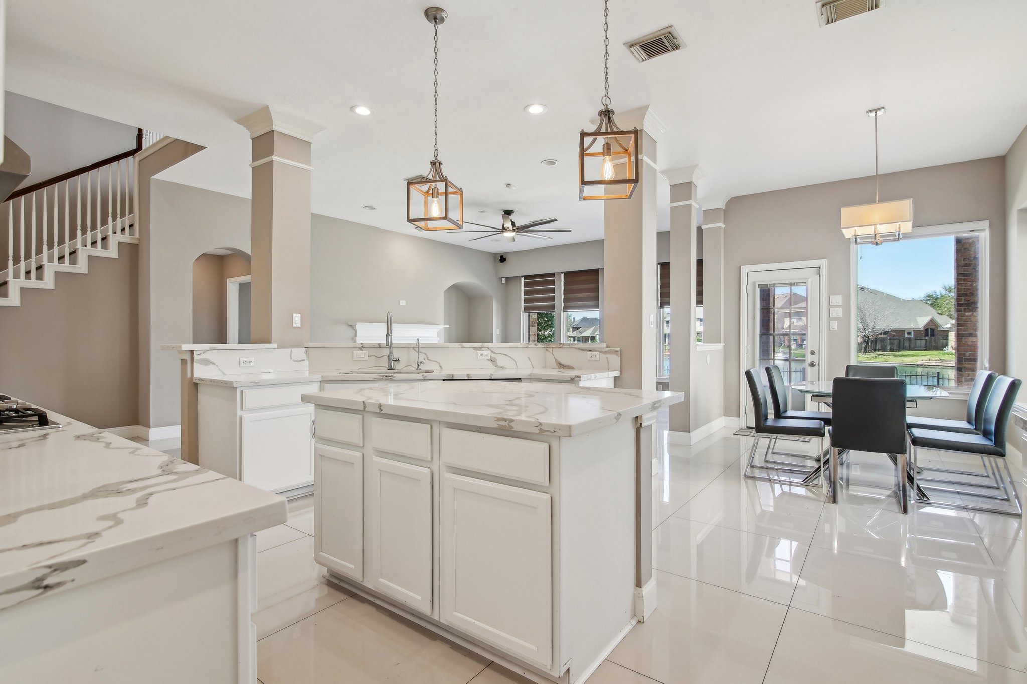 Lakeside Gables Dr-016.jpg