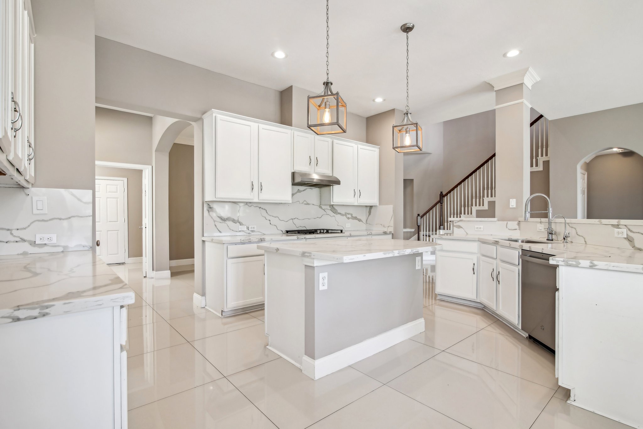 Lakeside Gables Dr-018.jpg