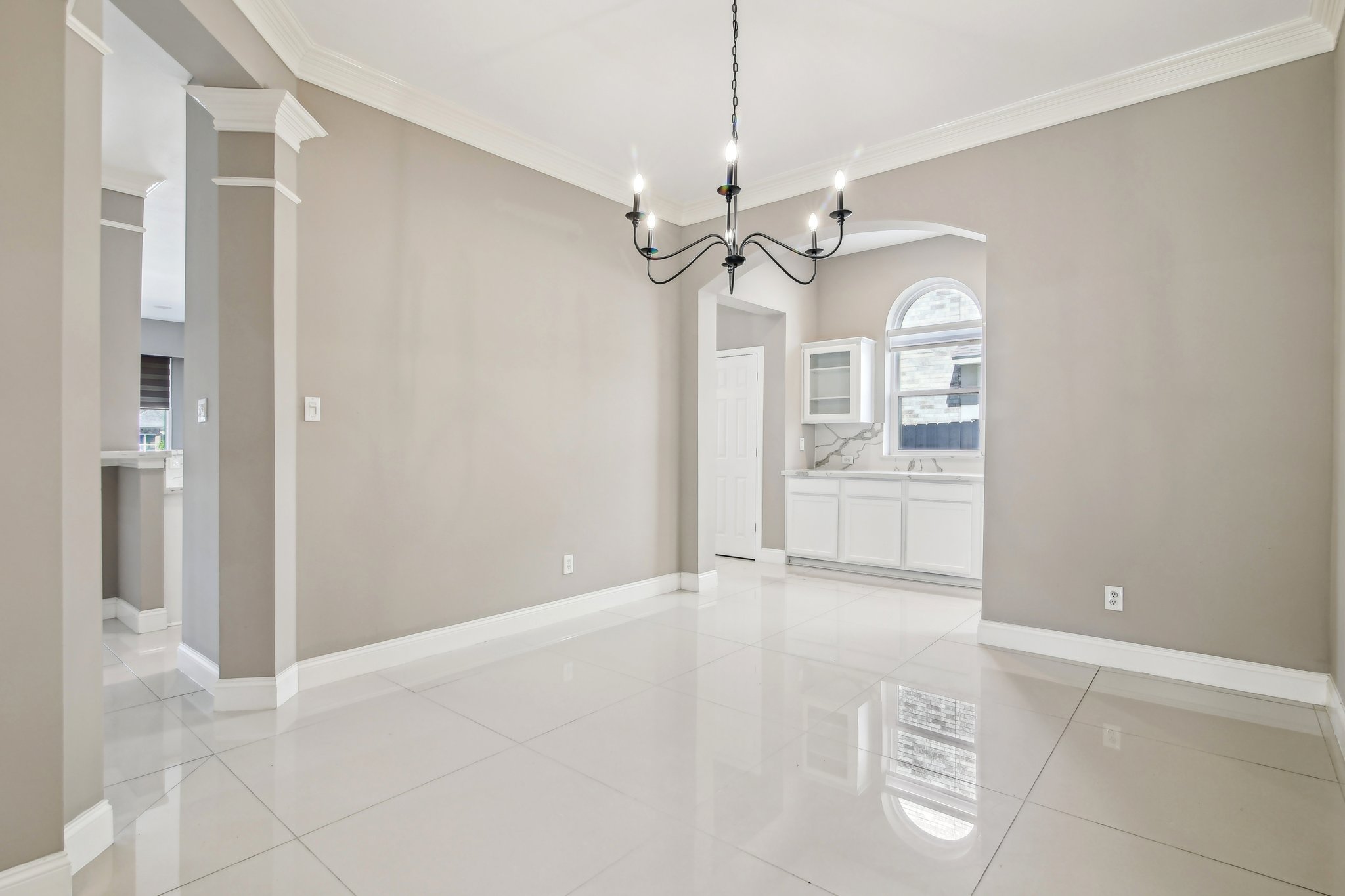 Lakeside Gables Dr-020.jpg
