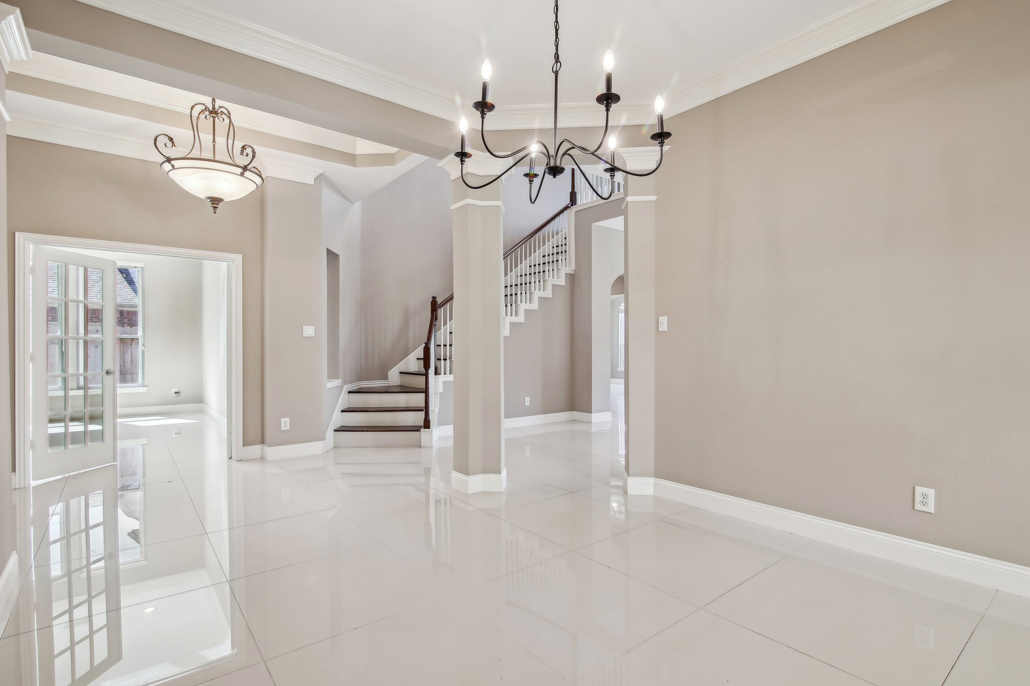 Lakeside Gables Dr-021.jpg