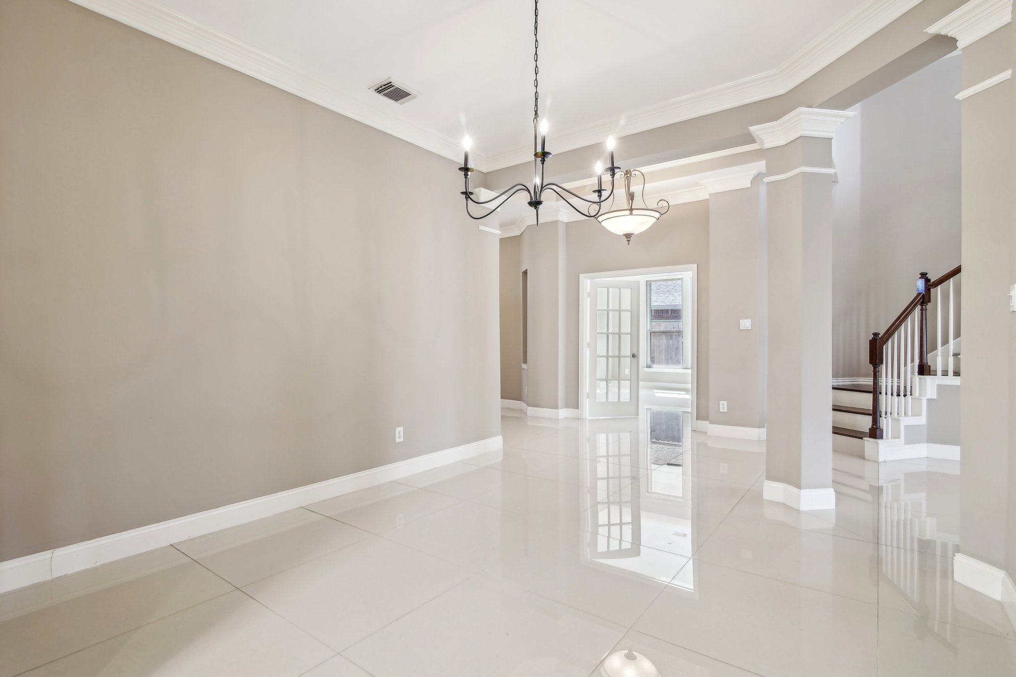 Lakeside Gables Dr-022.jpg