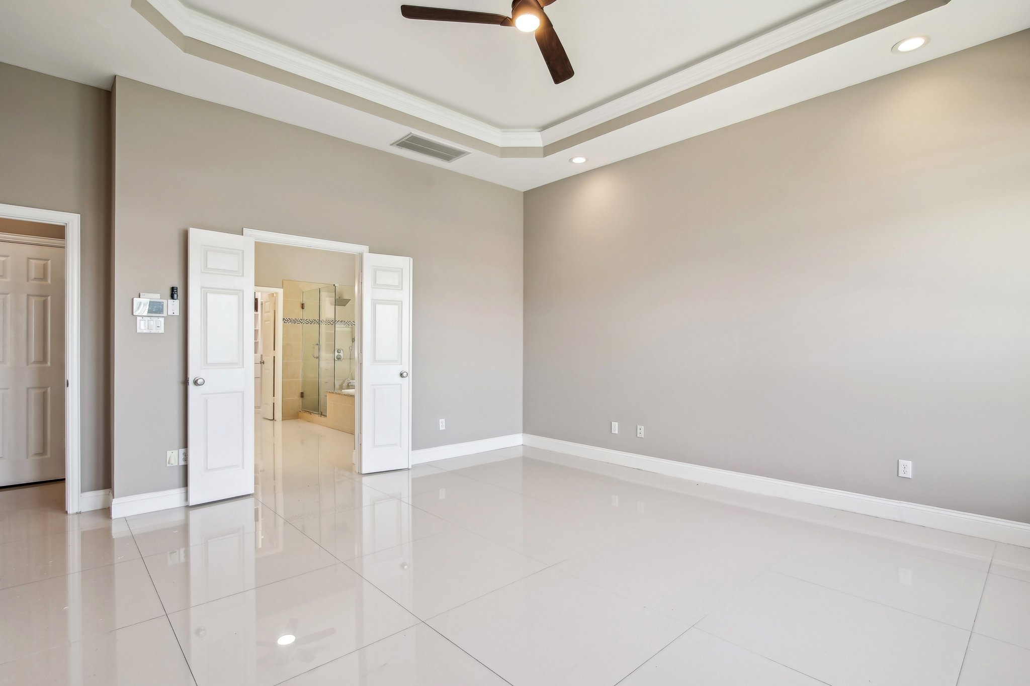 Lakeside Gables Dr-033.jpg