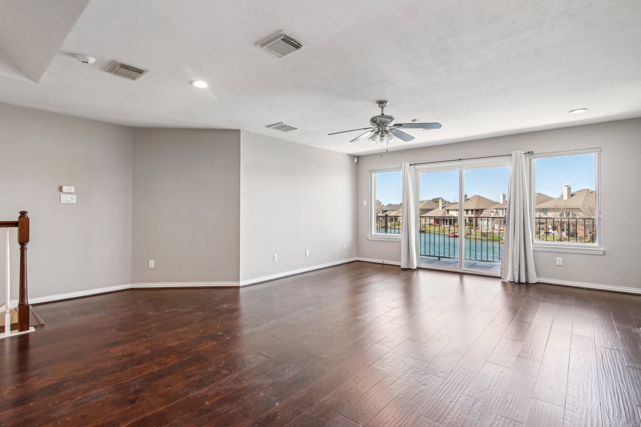 Lakeside Gables Dr-046.jpg