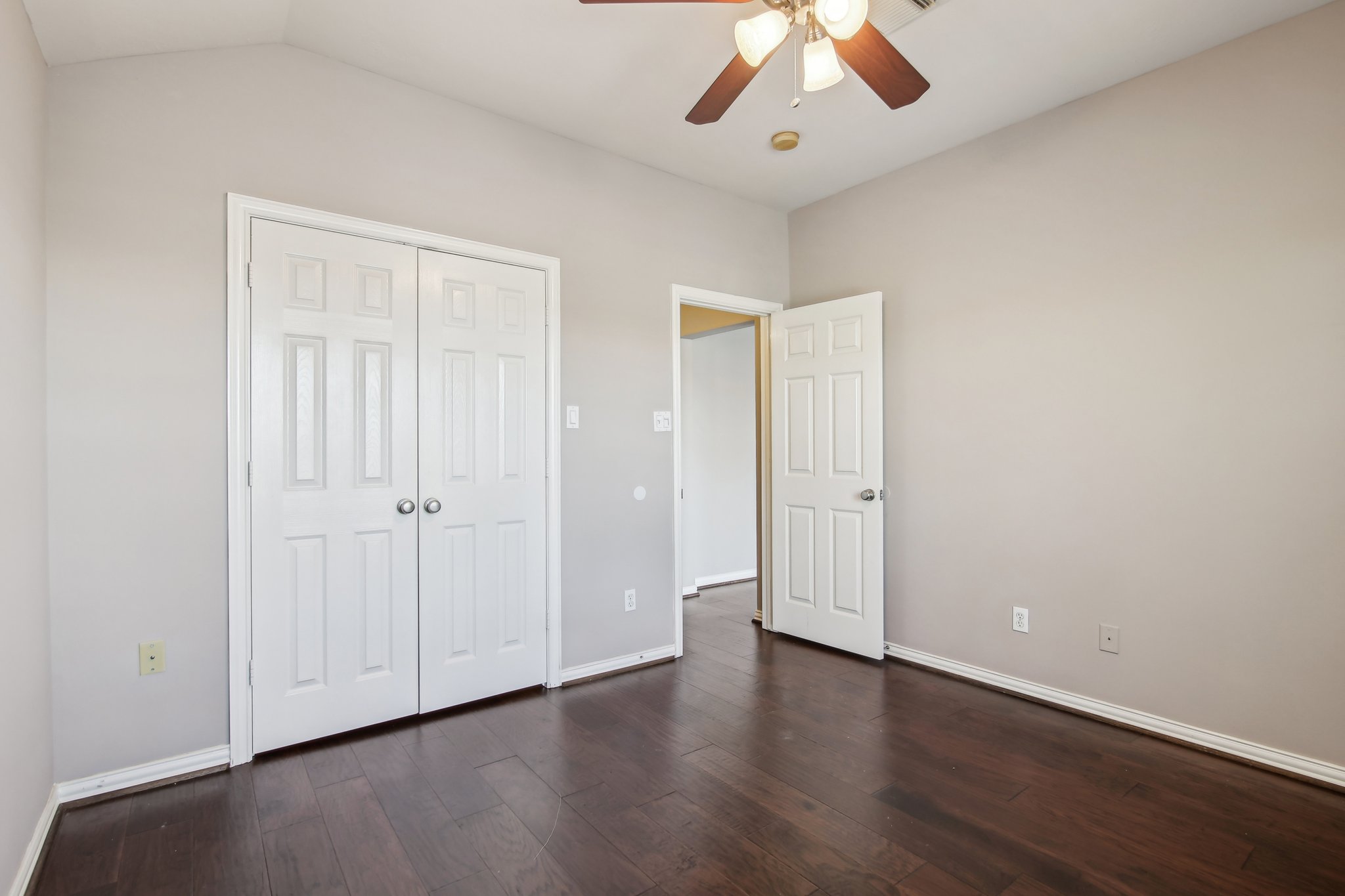 Lakeside Gables Dr-048.jpg