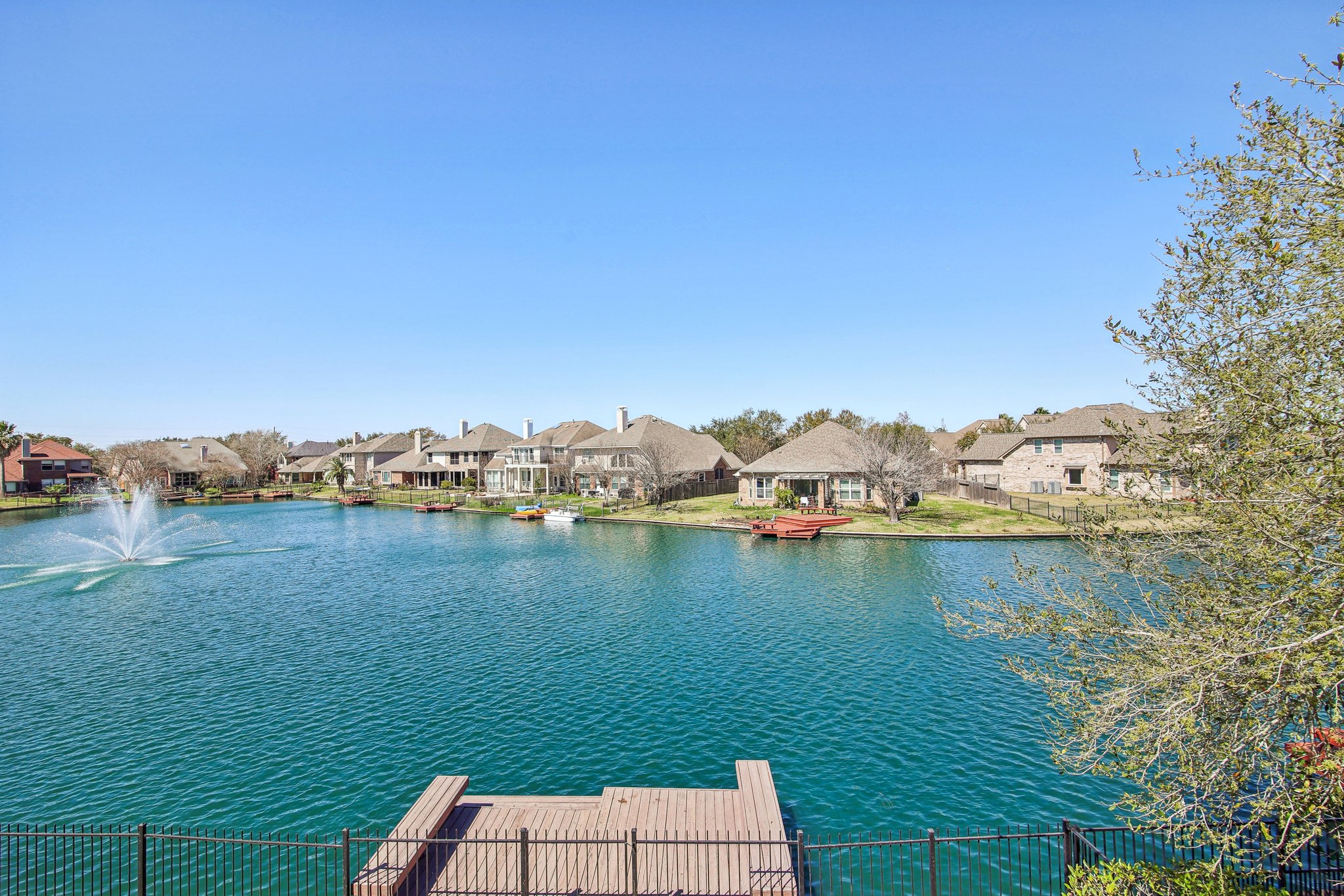 Lakeside Gables Dr-055.jpg
