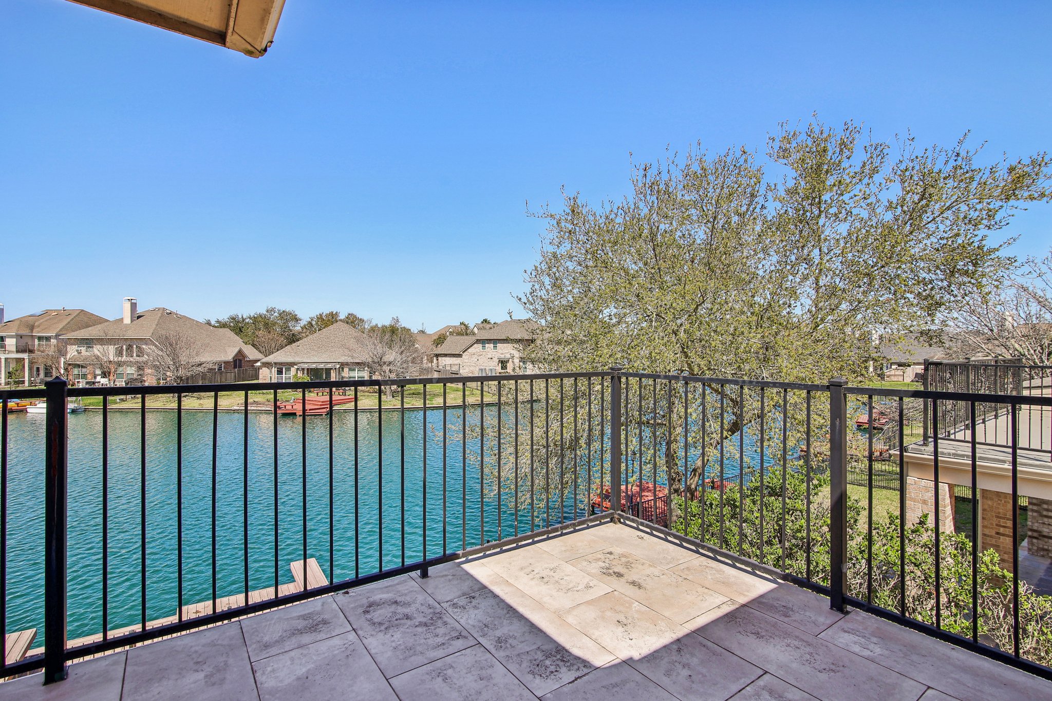 Lakeside Gables Dr-056.jpg