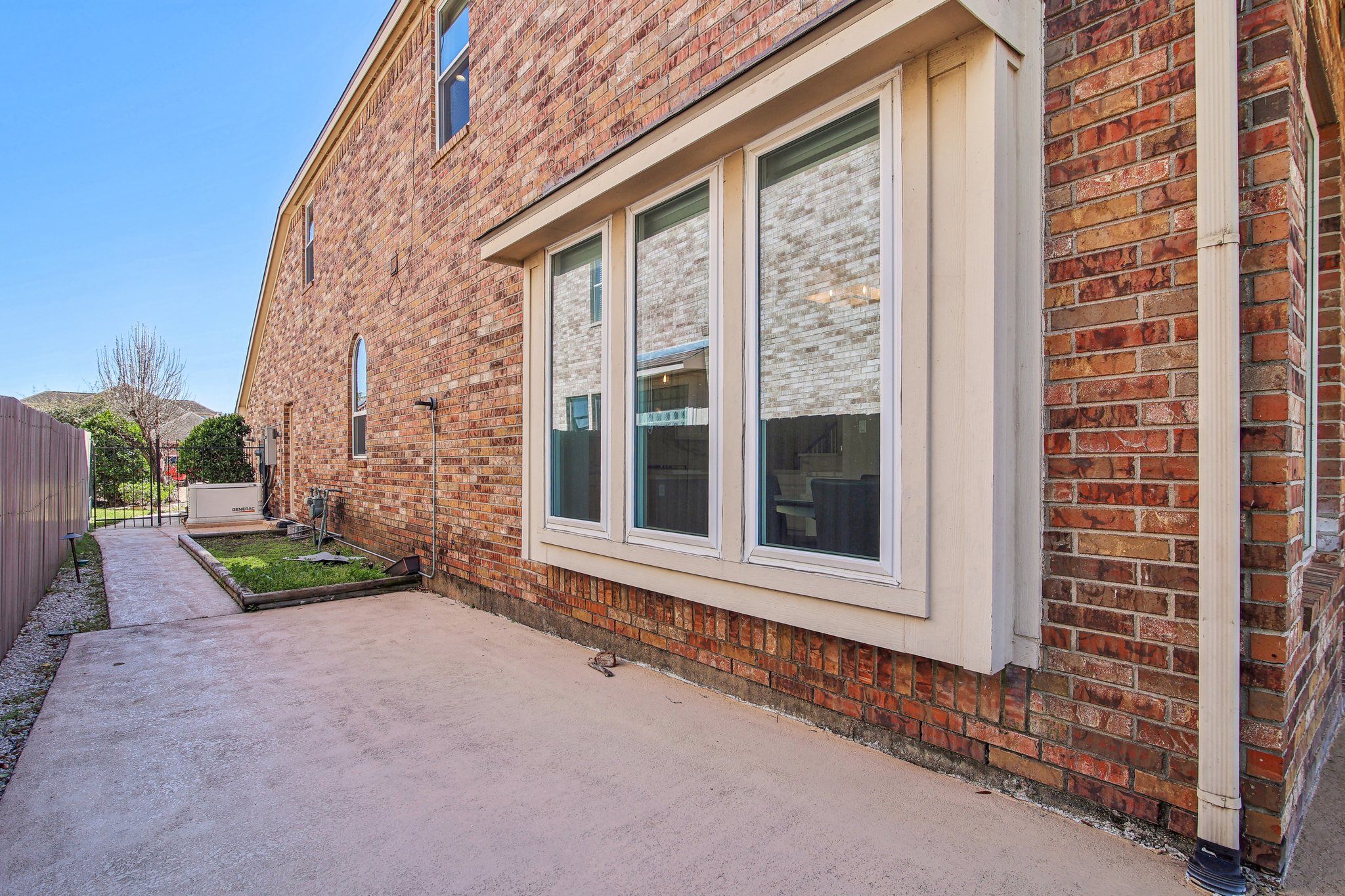 Lakeside Gables Dr-058.jpg