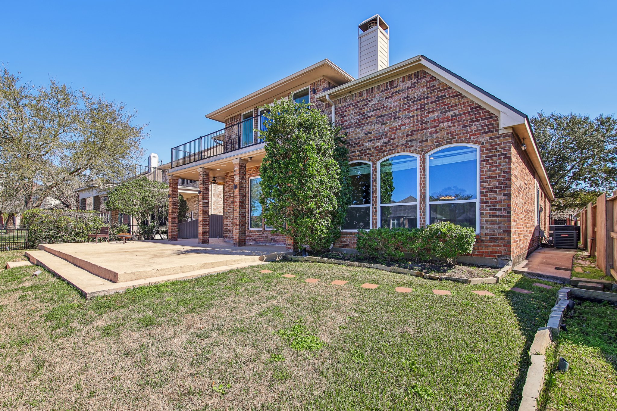 Lakeside Gables Dr-063.jpg