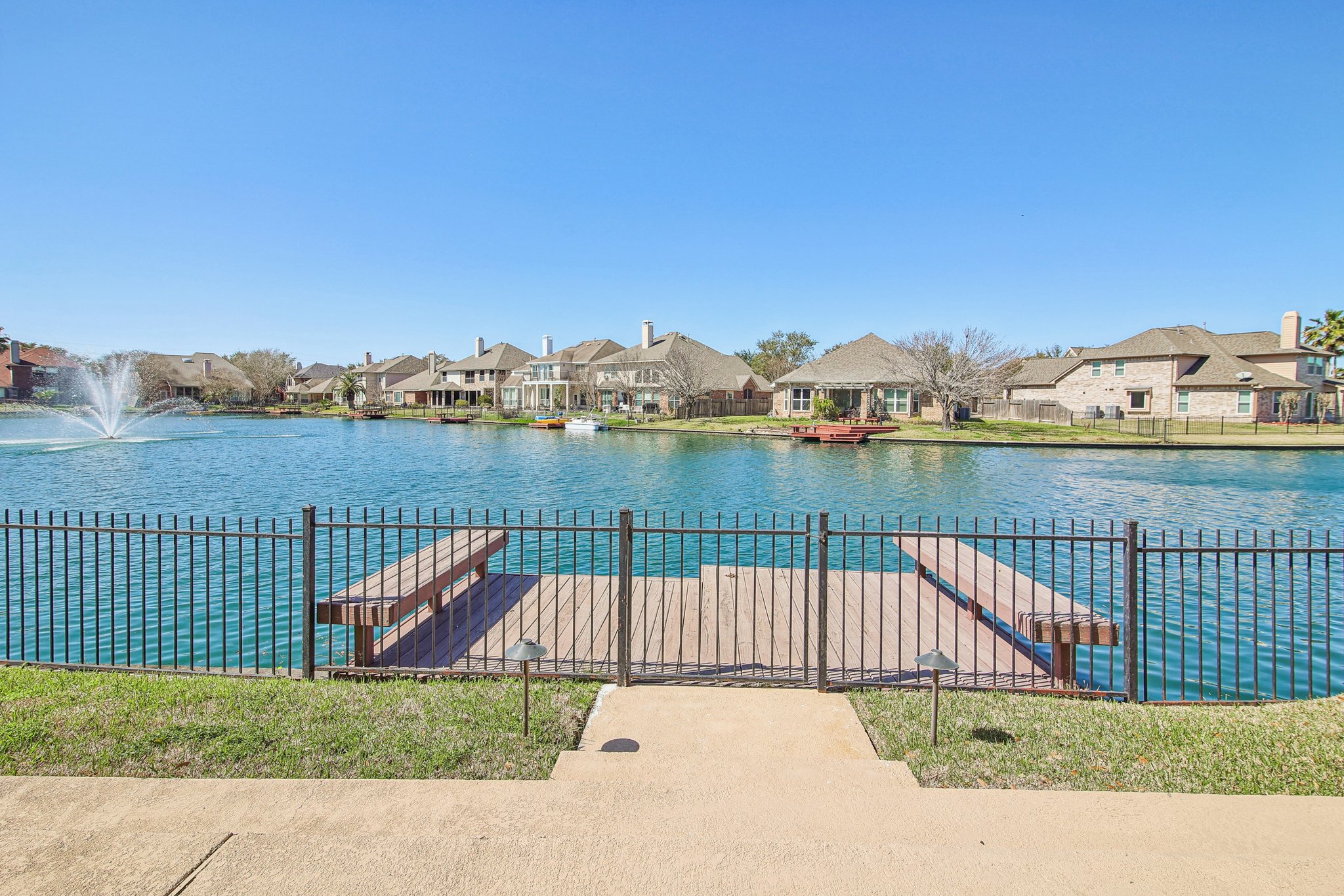 Lakeside Gables Dr-064.jpg