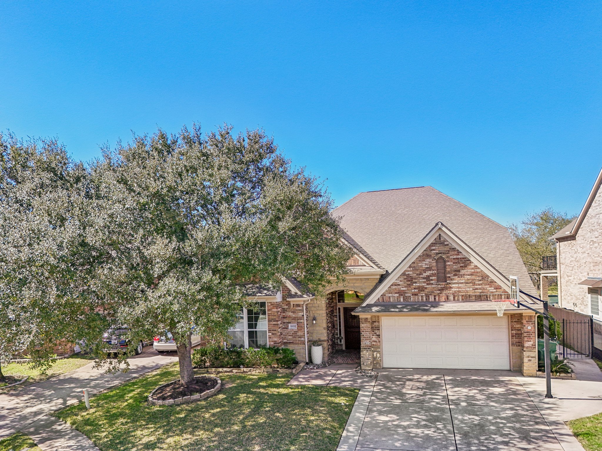 Lakeside Gables Dr-065.jpg