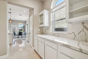 Lakeside Gables Dr-014.jpg