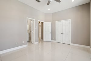 Lakeside Gables Dr-025.jpg
