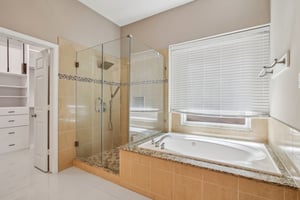 Lakeside Gables Dr-035.jpg