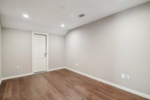 Lakeside Gables Dr-039.jpg