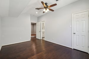 Lakeside Gables Dr-041.jpg