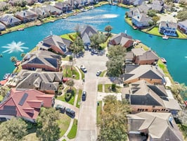 Lakeside Gables Dr-070.jpg