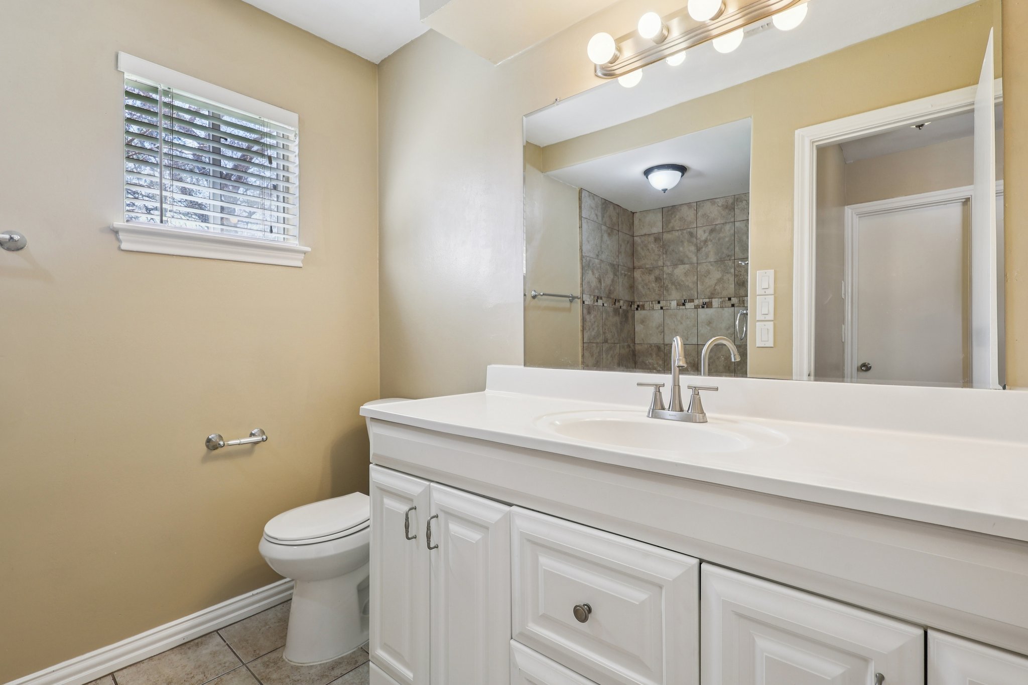 Warwana Rd-S1302-027.jpg