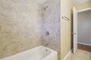 Warwana Rd-S1302-021.jpg