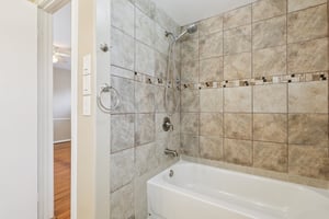 Warwana Rd-S1302-028.jpg