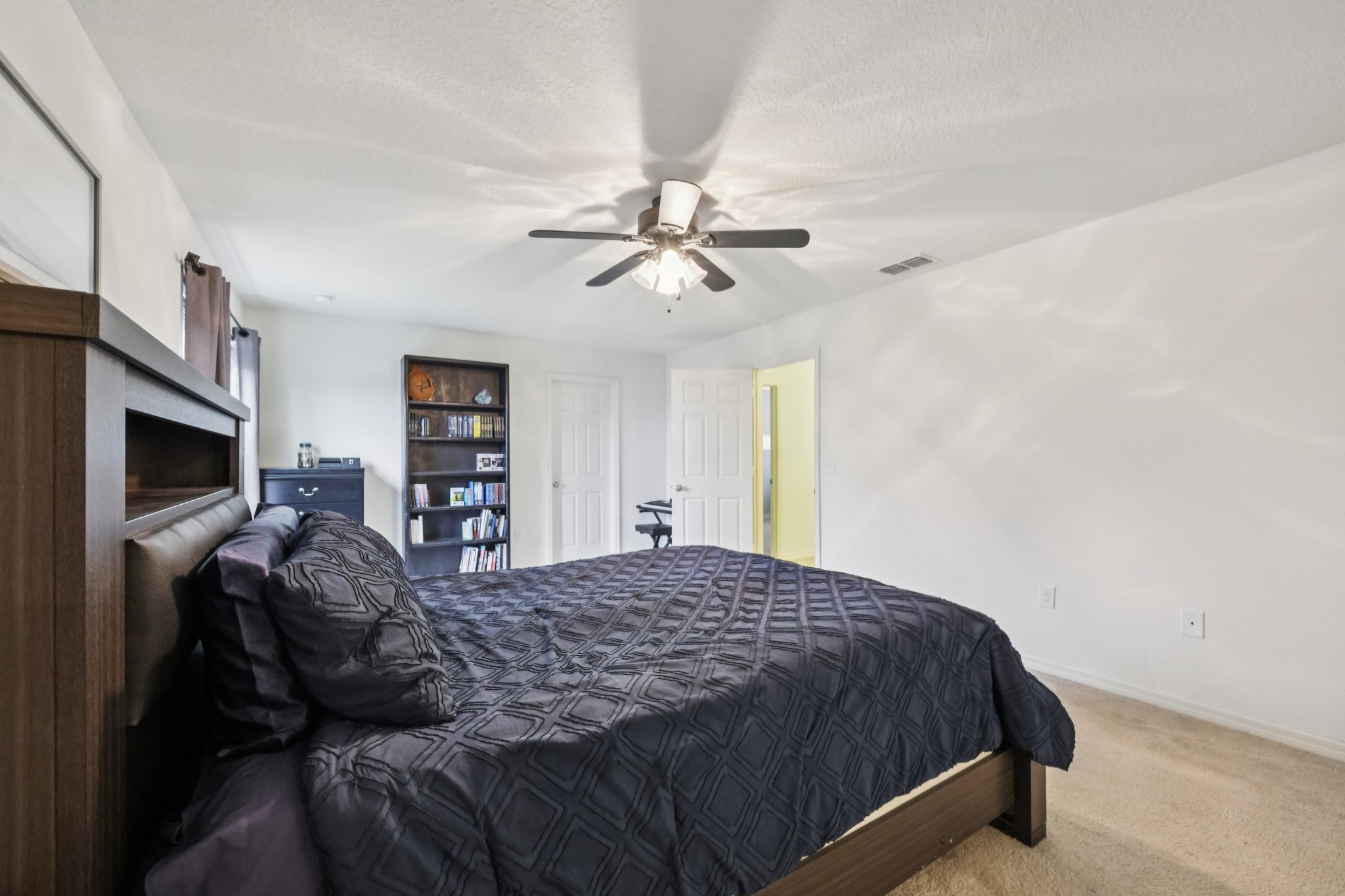 Weathers Loop-S0602-027.jpg