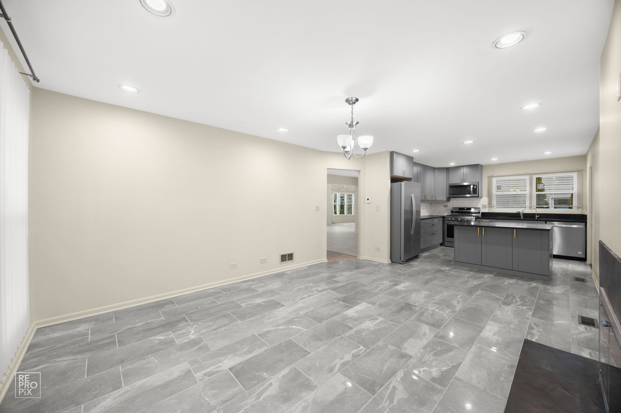 1002 Hobson Dr, Buffalo Grove, IL 60089_012