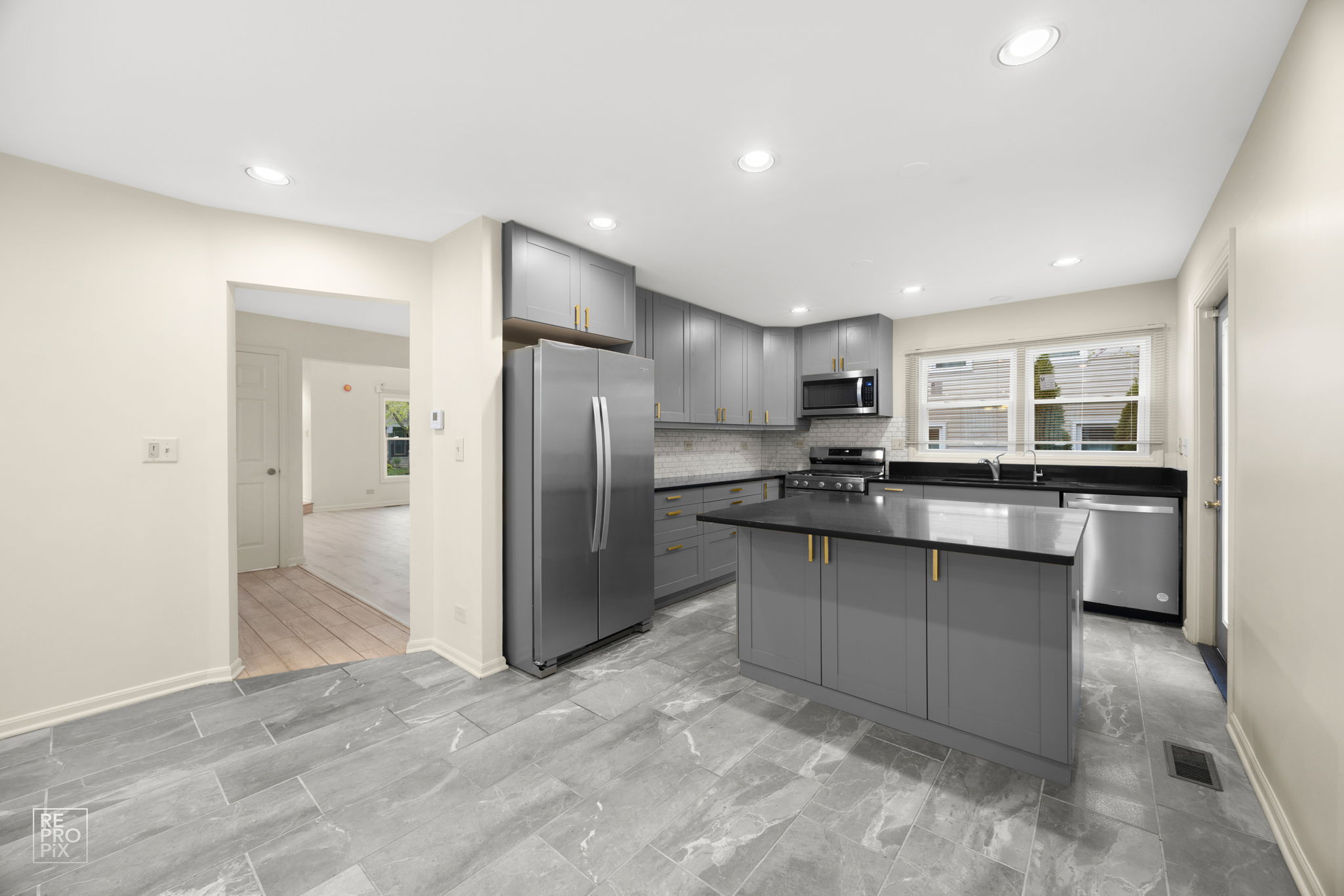 1002 Hobson Dr, Buffalo Grove, IL 60089_014