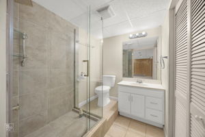 1002 Hobson Dr, Buffalo Grove, IL 60089_028