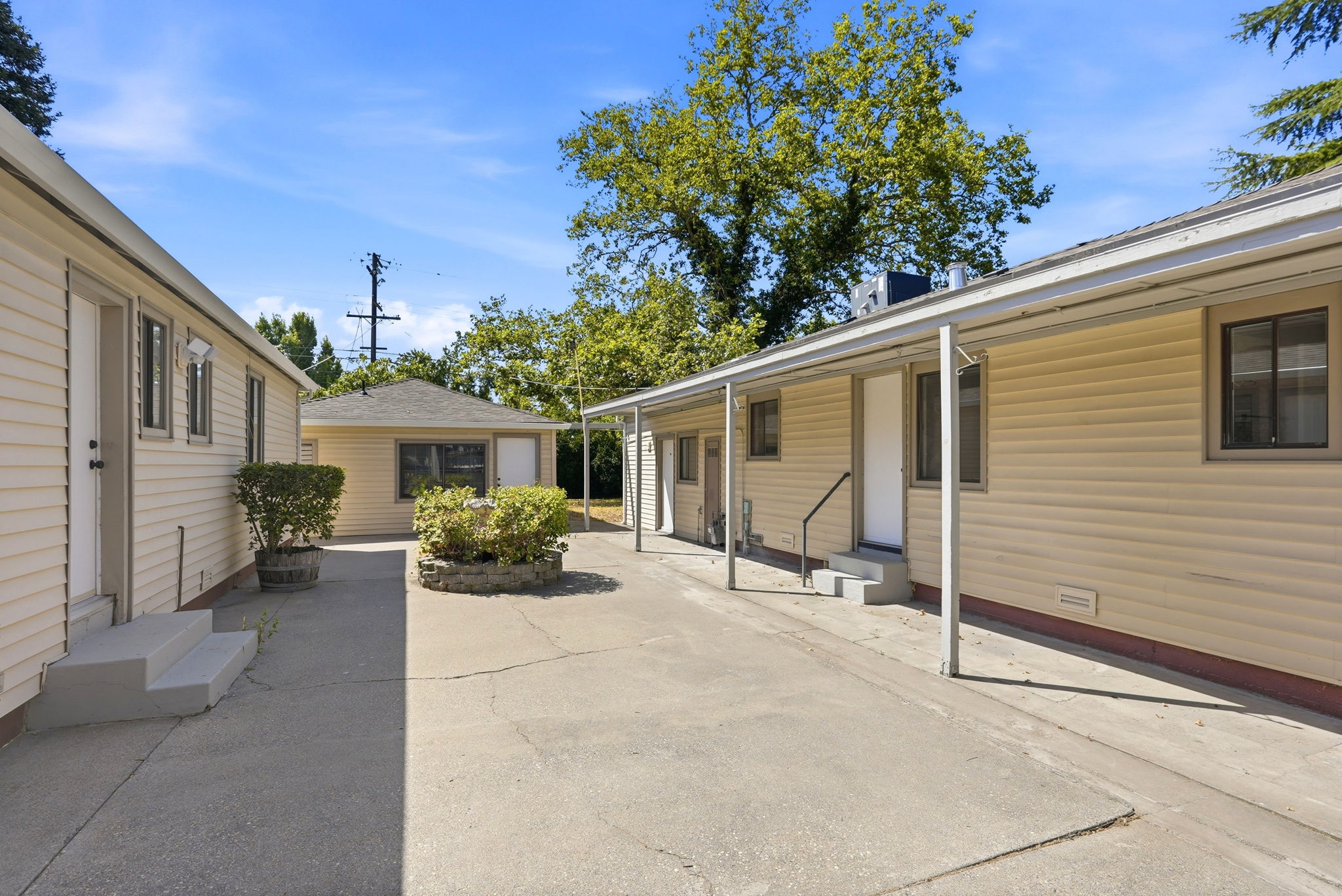 005_F8_1002 Lochbrae Rd