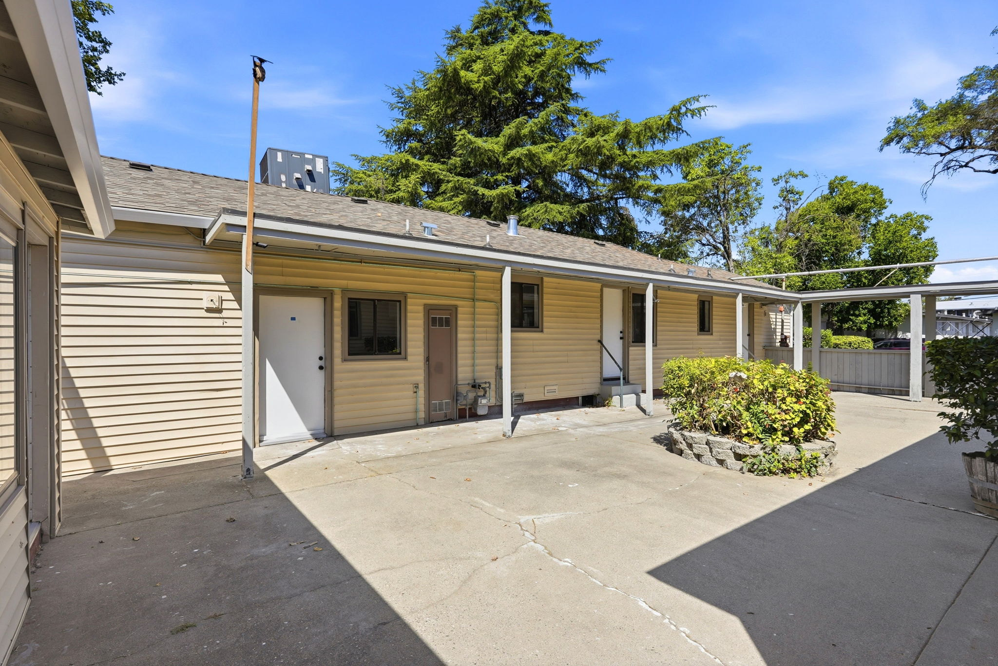 006_F8_1002 Lochbrae Rd
