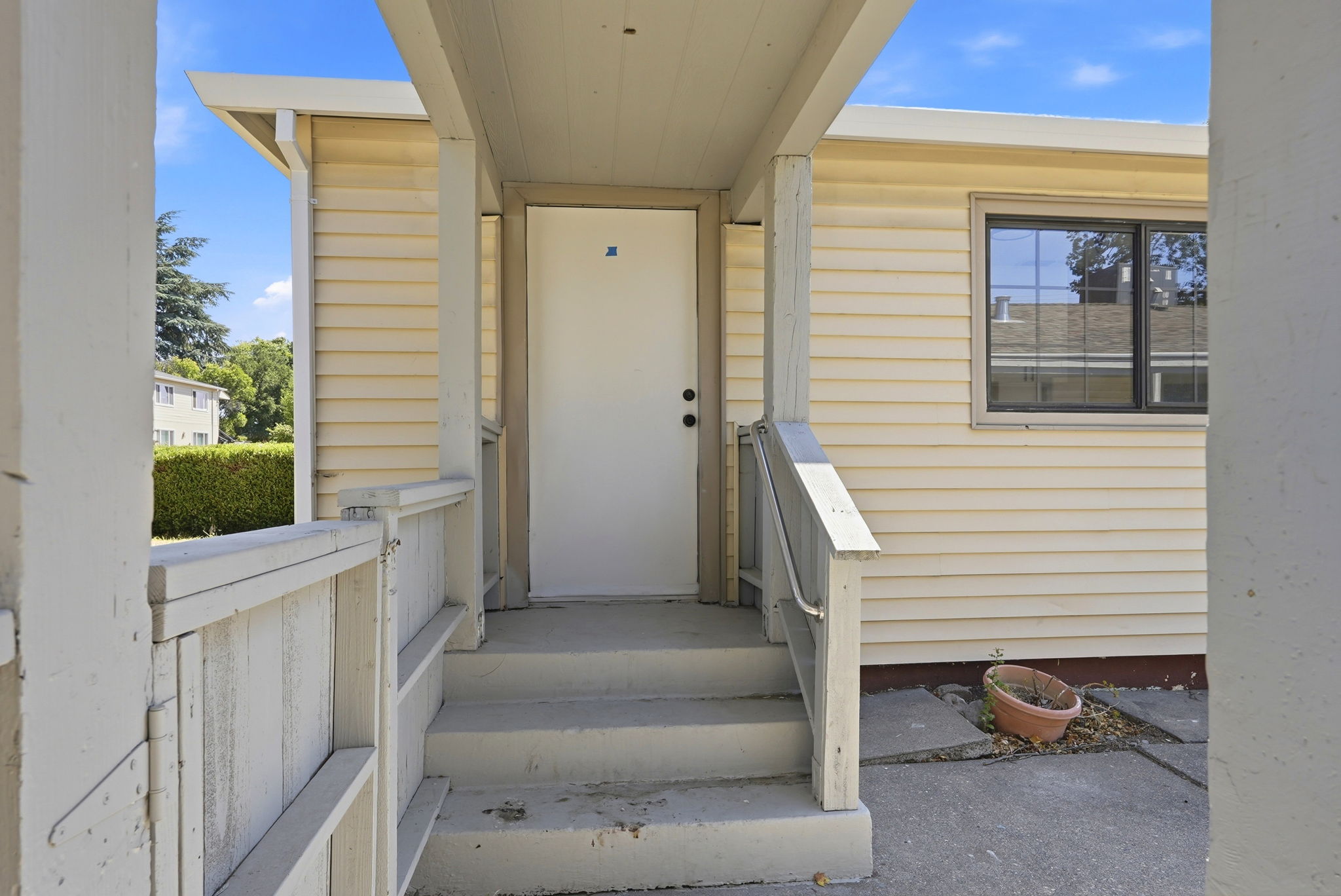 011_F8_1002 Lochbrae Rd