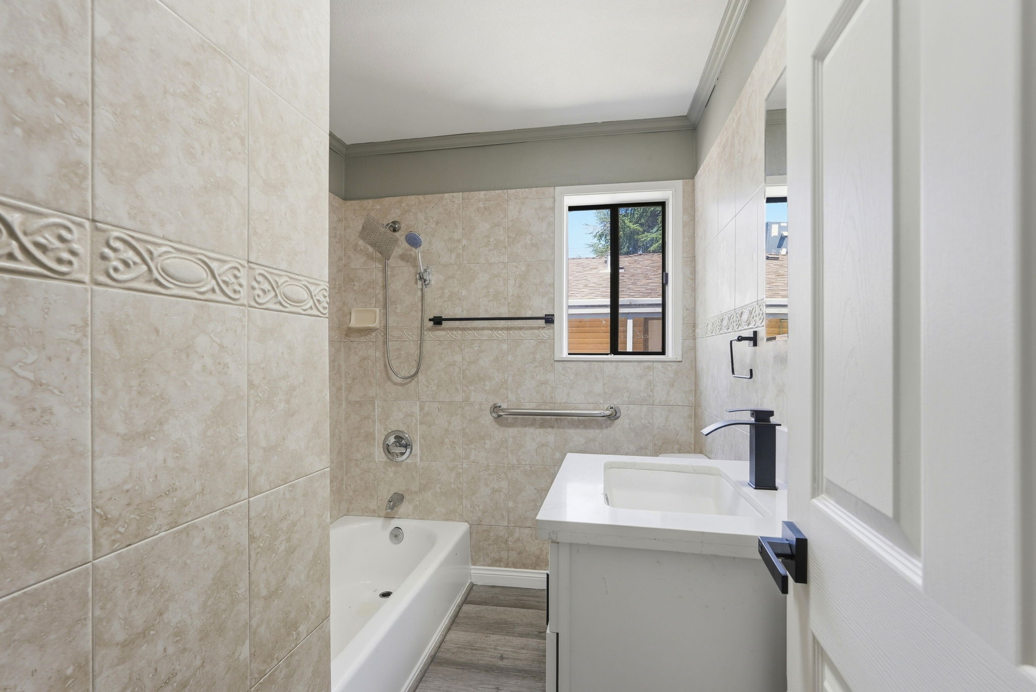 048_F8_1002 Lochbrae Rd