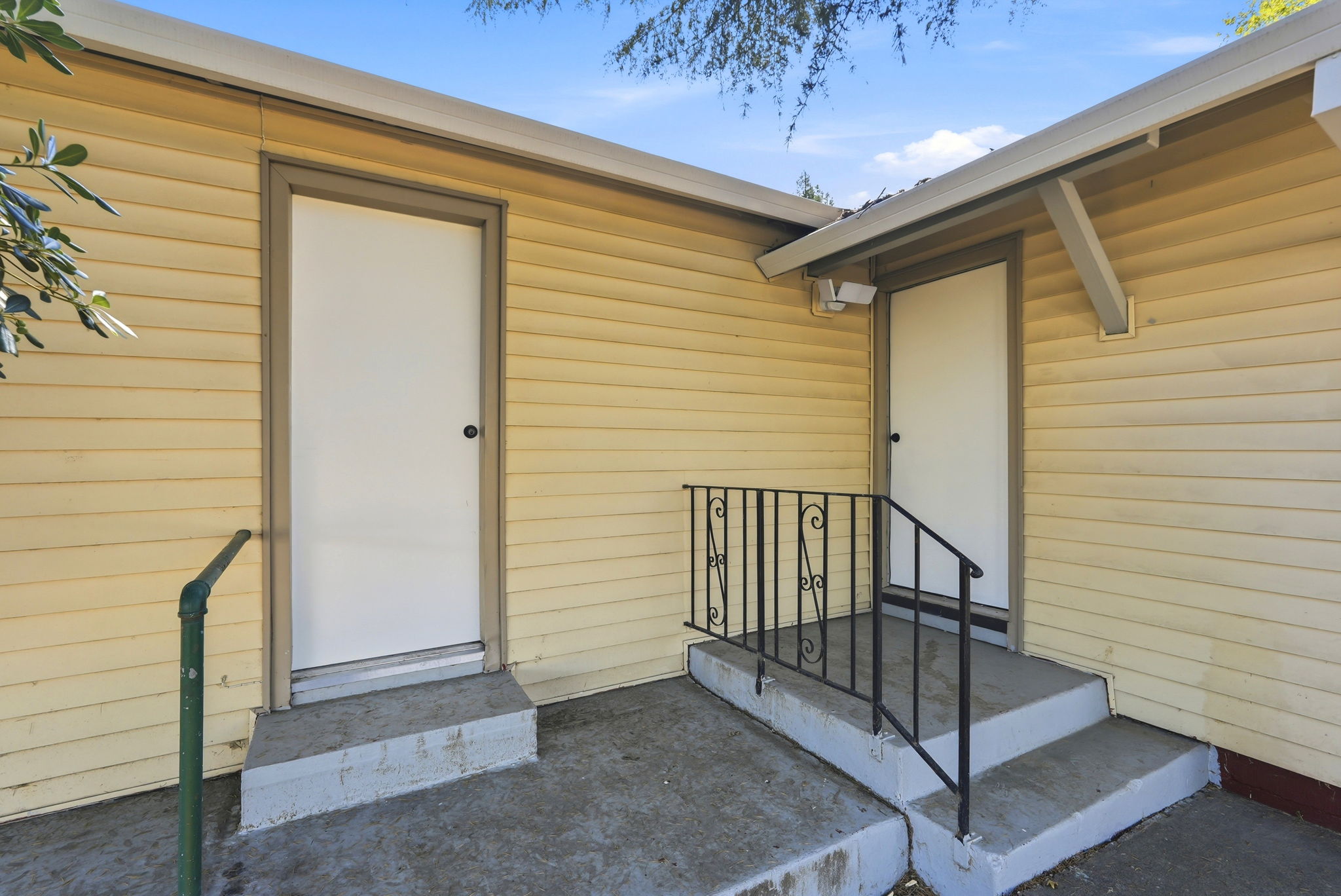 052_F8_1002 Lochbrae Rd
