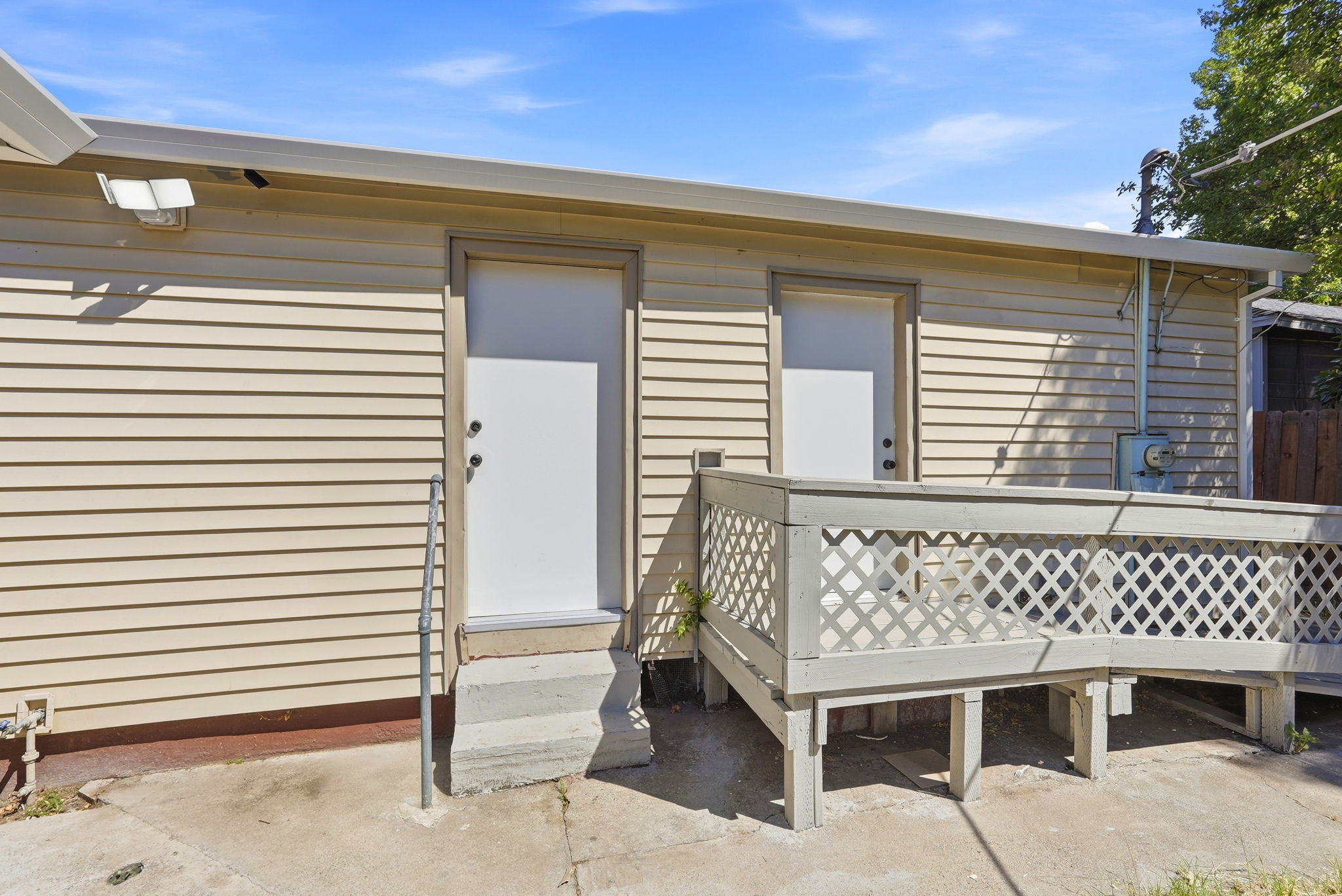 054_F8_1002 Lochbrae Rd