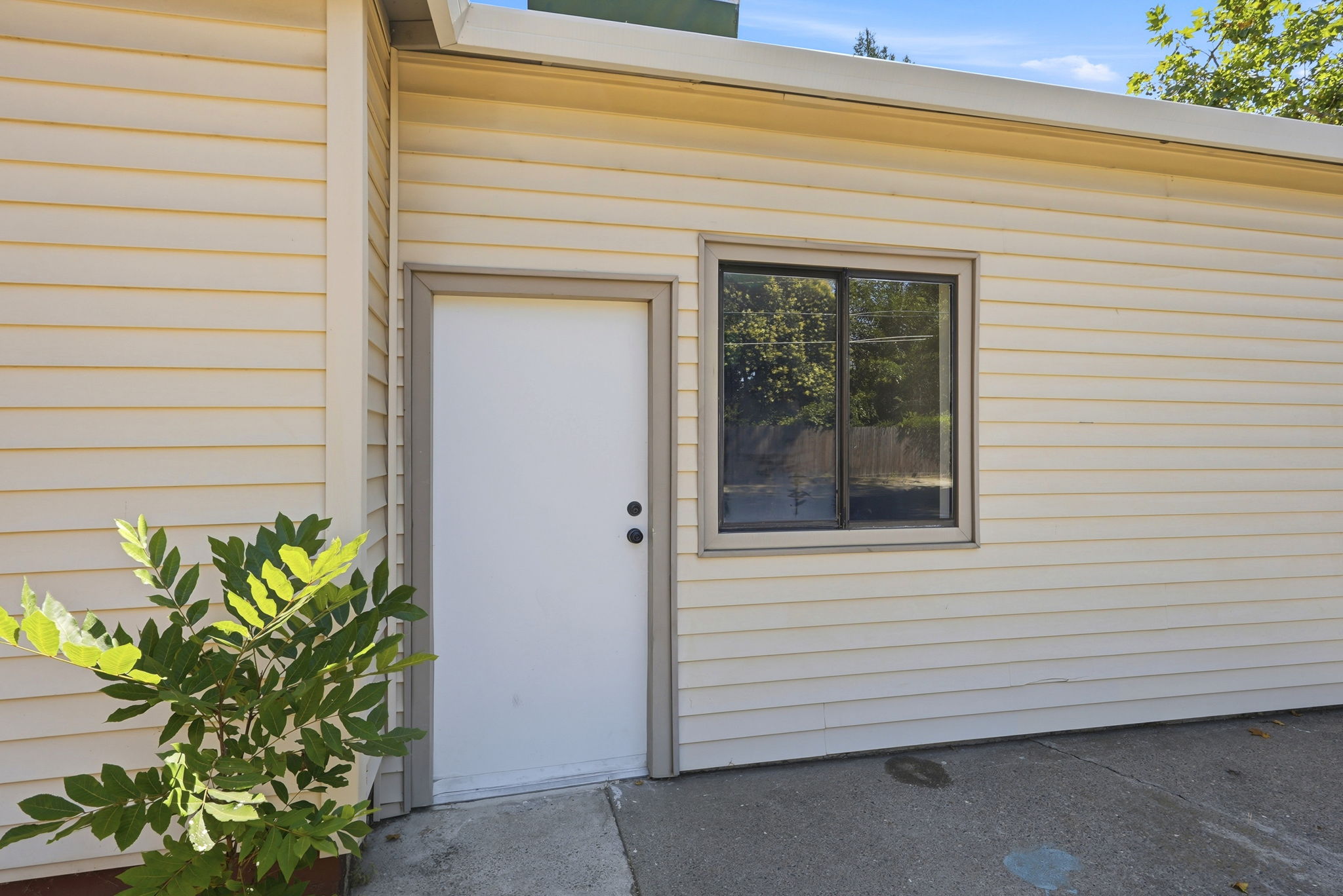 056_F8_1002 Lochbrae Rd