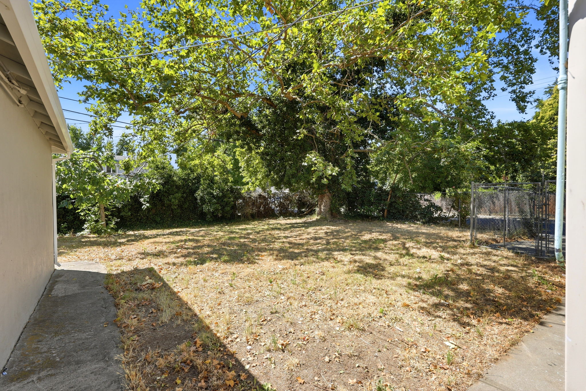 058_F8_1002 Lochbrae Rd